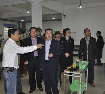 President Lu of China rehabilitation appliance Association visited the workshop of the company